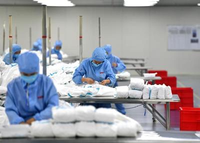 河南長垣:出口防疫物資生產忙