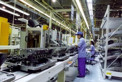 一汽-大眾公司發動機車間生產線。